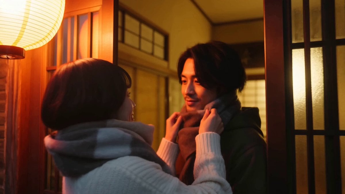 Main subject: Young Japanese couple in their late 20s,…